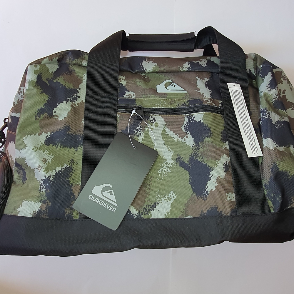 Quiksilver Medium Shelter Green Camo Duffel Bag NWT